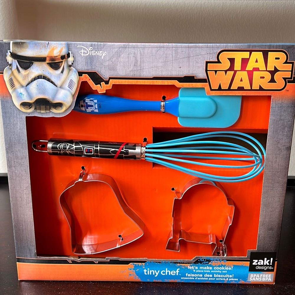 Brand New Star Wars - Disney Tiny Chef! Great gift set! Make me an offer :)